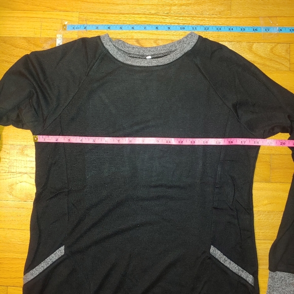 Black Oversized Pullover Sweater Tunic w Gray Trim Front Pockets Women's SMALL - Picture 3 of 7